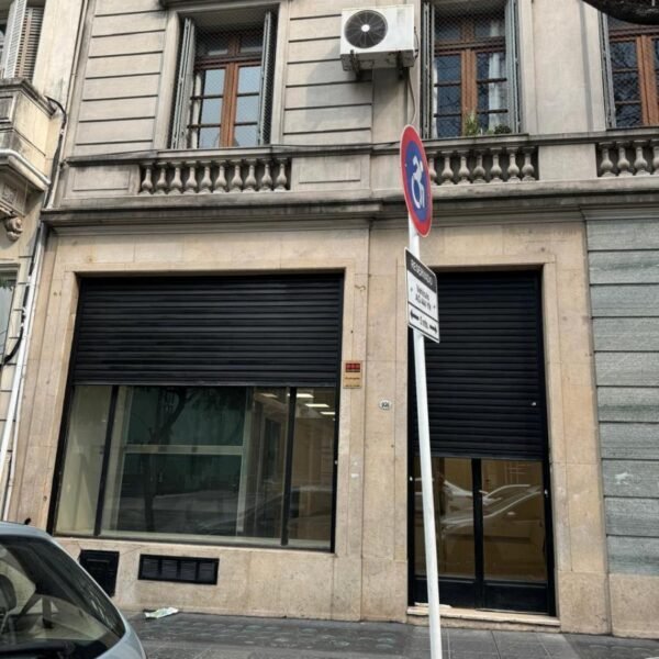 Local en Av Belgrano, Caba. VENTA